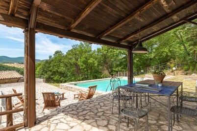 Villa Cipresso, 100% Private, A/C, Pool, Fantastic Views, Family & Pet Friendly!