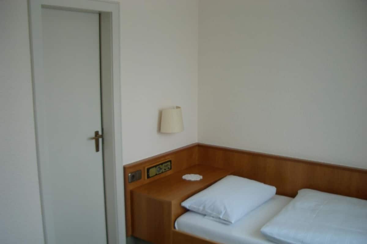 Single Room | In-room safe, desk, blackout curtains, rollaway beds
