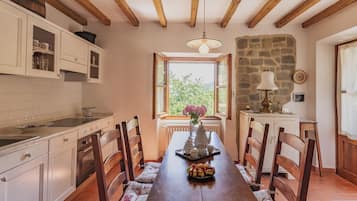 Réfrigérateur, four, plaque de cuisson, lave-vaisselle