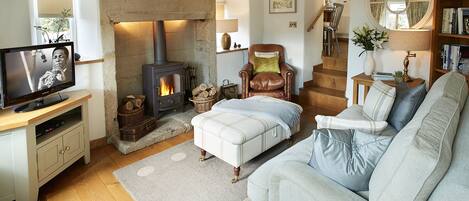 TV, fireplace