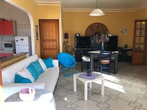 Smart TV, fireplace, books - blue sea sun and sea, a fantastic cycling holiday for you too !!. (cuglieri)