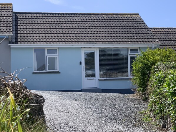 Exterior detail - Cottage on coastpath, dogs welcome, includes Hotel indoor pool gym and tennis (Mullion)