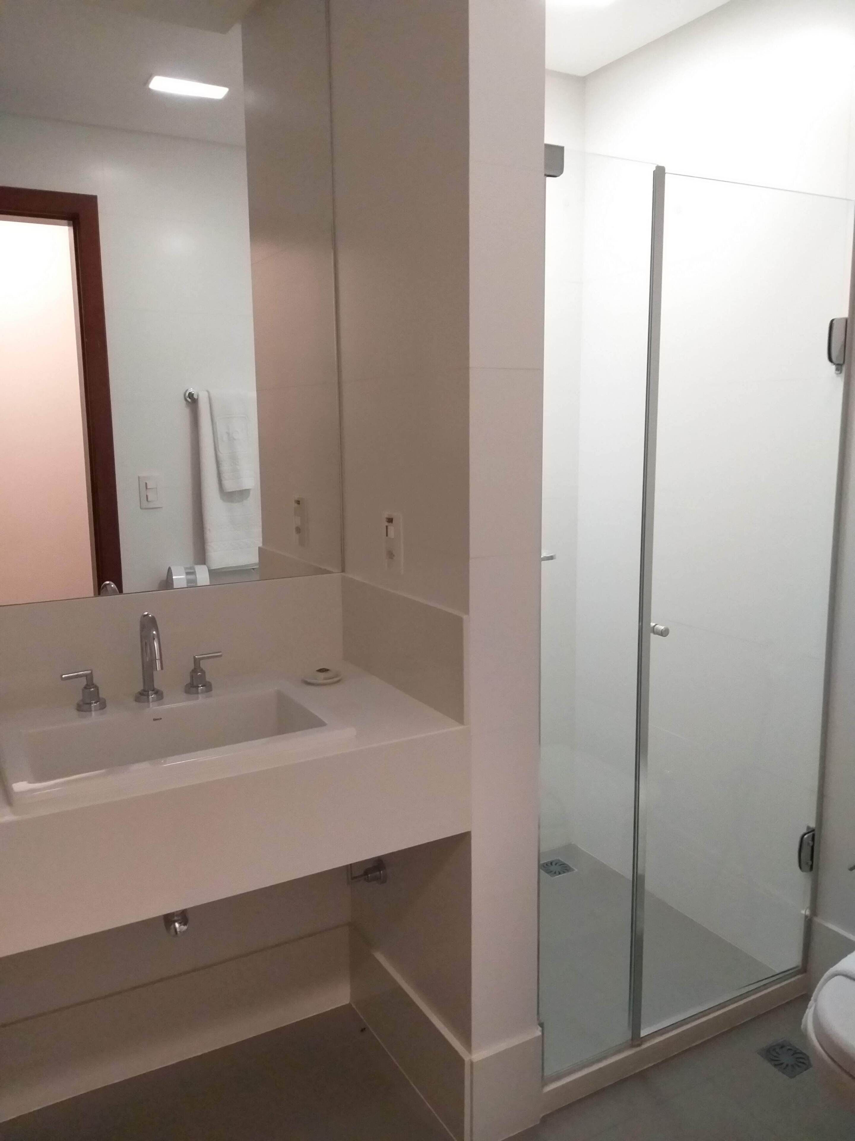 shower, free toiletries, towels