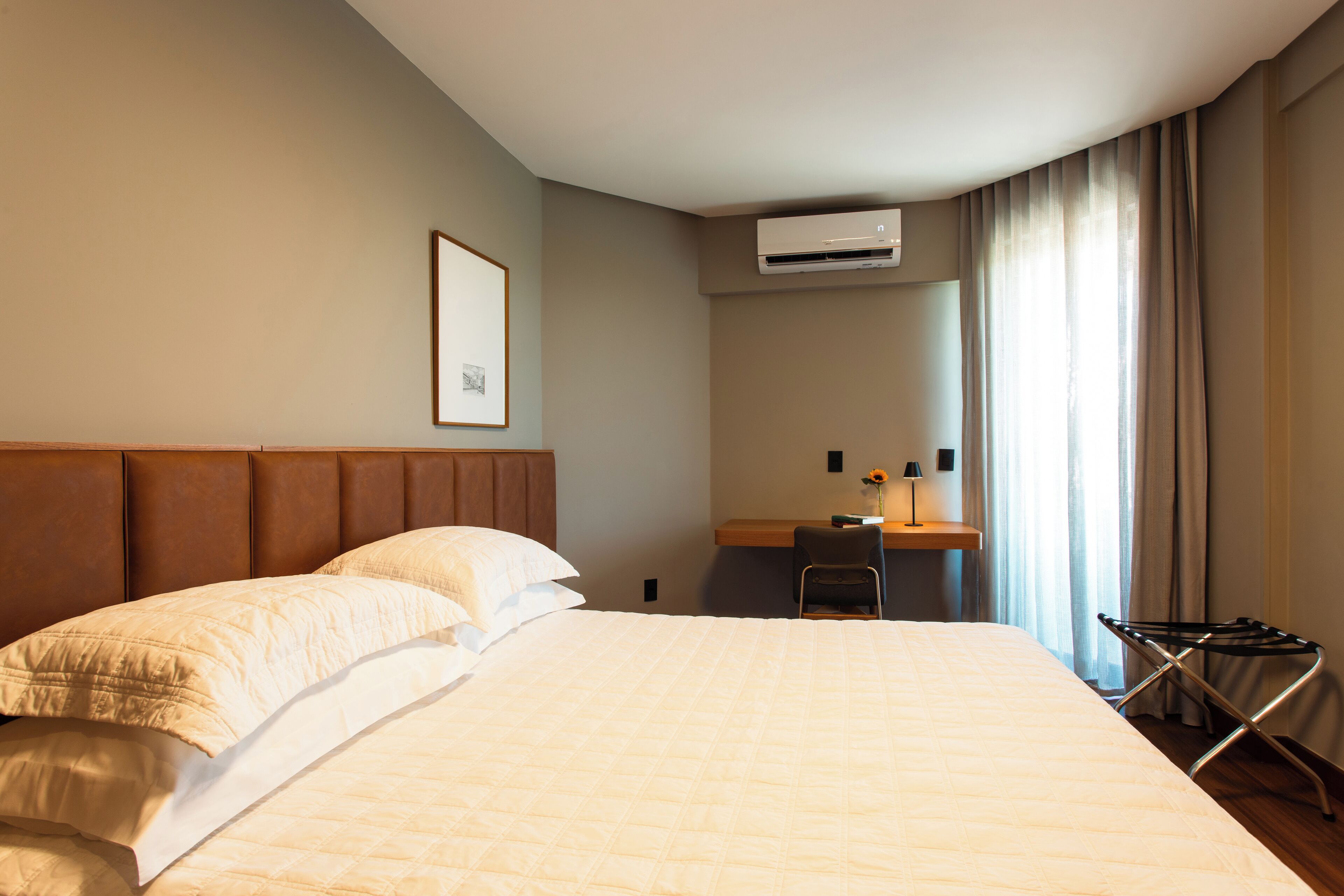 Minibar, laptop workspace, blackout drapes, free WiFi