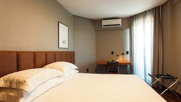 Minibar, laptop workspace, blackout drapes, free WiFi