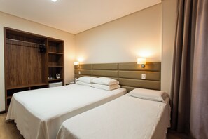 Deluxe Triple Room | Bar mini, ruang kerja komputer riba, langsir/tirai gelap terus 