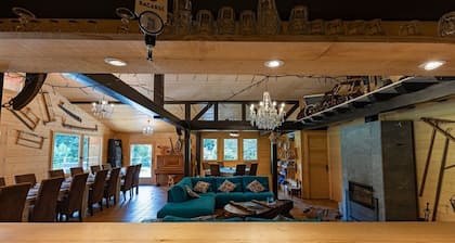 4-star chalet between lake and mountain, jacuzzi, sauna, opposite the slopes.