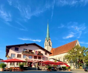 Unclassified image, 4 of 38, button - Hotel Zum Roten Lv Wen (Hildisrieden)
