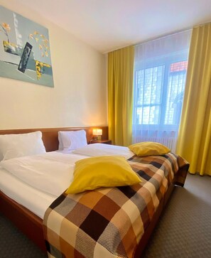Unclassified image, 5 of 38, button - Hotel Zum Roten Lv Wen (Hildisrieden)