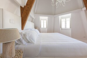 Quadruple Room (Duplex) | Iron/ironing board, free WiFi, bed sheets - São Francisco Guesthouse (Matosinhos)