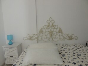 2 bedrooms, iron/ironing board, free WiFi, bed sheets - Nice cool quiet apartment just a stone's throw from the sea (Funtana Meiga)