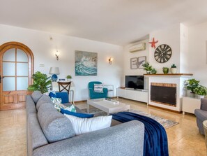 TV, fireplace - Villa Margarita, Calonge - Costa Brava (Calonge)