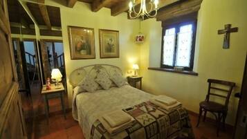 3 bedrooms, iron/ironing board, travel crib, free WiFi