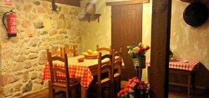 Dining - Self catering La Fuente de Pavía for 6 people (Caballar)