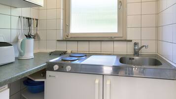 Réfrigérateur, plaque de cuisson, cafetiÚre/bouilloire