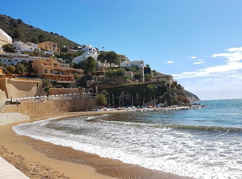 Luxury Detach Villa, Air Con, Private Pool with sun all day, Stunning Sea Views.