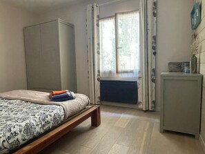 3 chambres, bureau, fer et planche à repasser, Wi-Fi gratuit