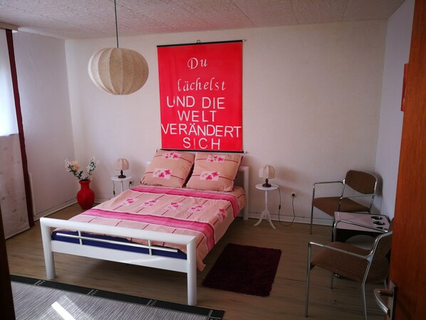 3 bedrooms, iron/ironing board, free WiFi, bed sheets