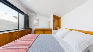 1 bedroom, iron/ironing board, Internet, bed sheets