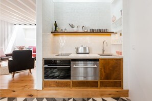 Frigorífic, microones, forn i placa de cuina 