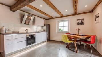 KĂŒhlschrank, Ofen, Herdplatte, GeschirrspĂŒler