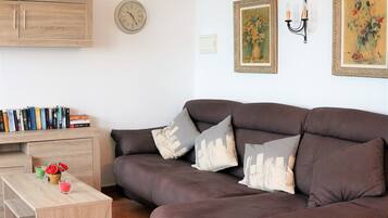 Una televisión, libros