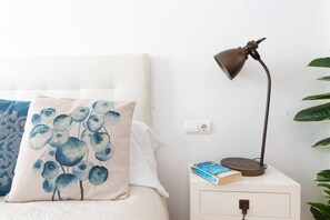 2 habitaciones, tabla de planchar con plancha, cuna de viaje y wifi