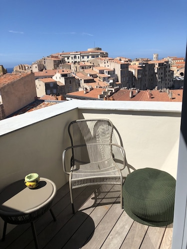 Duplex nid d’aigle au cœur de la citadelle de Bonifacio !  Entièrement rénové.