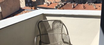 Kotkan kaksisuuntainen pesä Bonifacion linnoituksen sydämessä!  Täysin uusittu.