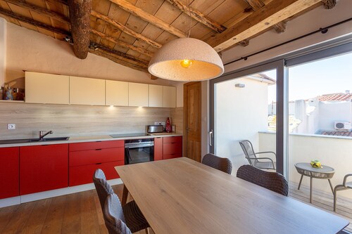 Duplex nid d’aigle au cœur de la citadelle de Bonifacio !  Entièrement rénové.