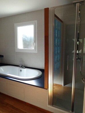 Bathtub, hair dryer, towels