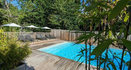 Castelwood: comfortable ecological chalets with swimming pool in the Dordogne.