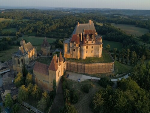Castelwood: comfortable ecological chalets with swimming pool in the Dordogne.