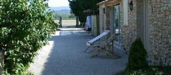 Small Provence farm with pool, elegant accommodations