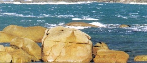 Una spiaggia nelle vicinanze