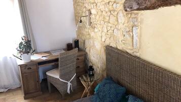 1 sovrum, strykjÀrn/strykbrÀda, internet och sÀngklÀder