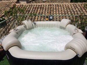Relax in the outdoor hot tub, complete with a pump and champagne.