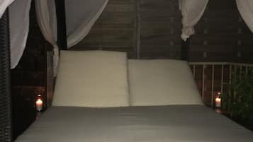 1 bedroom, iron/ironing board, internet, bed sheets