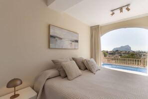 3 bedrooms, iron/ironing board, travel crib, WiFi