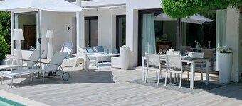 Contemporary villa about 220m2 swimming pool