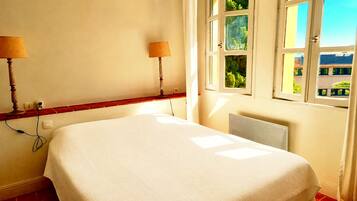 3 Schlafzimmer, BĂŒgeleisen/BĂŒgelbrett, Reisekinderbett, WLAN