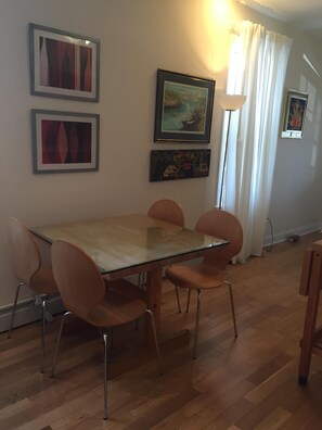 Dining - Comfy & Convenient Suburban Oasis (Westfield)
