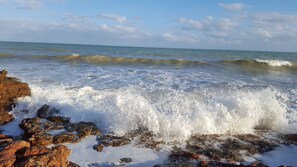 Una spiaggia nelle vicinanze