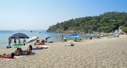 1500€/MONTH FROM NOVEMBER TO THÉ END OF MARCH VILLA 100M BEACH ACCESS DIREK WIFI