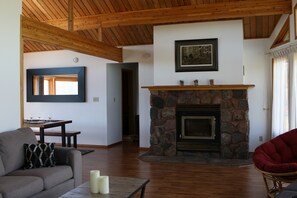 Smart TV, fireplace, DVD player, table tennis