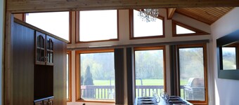 広々とした4ベッドルームコテージ