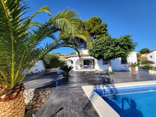 3 BEDROOM VILLA IN A RESIDENTIAL AREA
