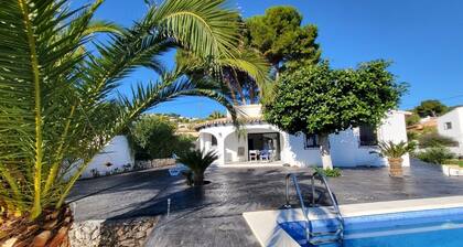 3 BEDROOM VILLA IN A RESIDENTIAL AREA