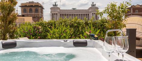 Bañera de hidromasaje al aire libre
