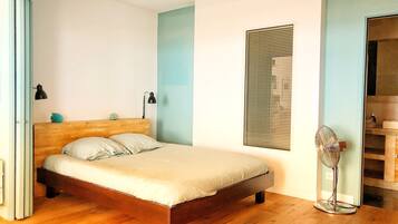 2 bedrooms, desk, iron/ironing board, free WiFi